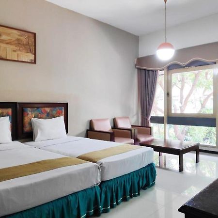 New Grand Park Hotel Surabaya Dış mekan fotoğraf