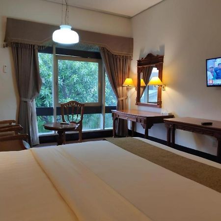 New Grand Park Hotel Surabaya Dış mekan fotoğraf