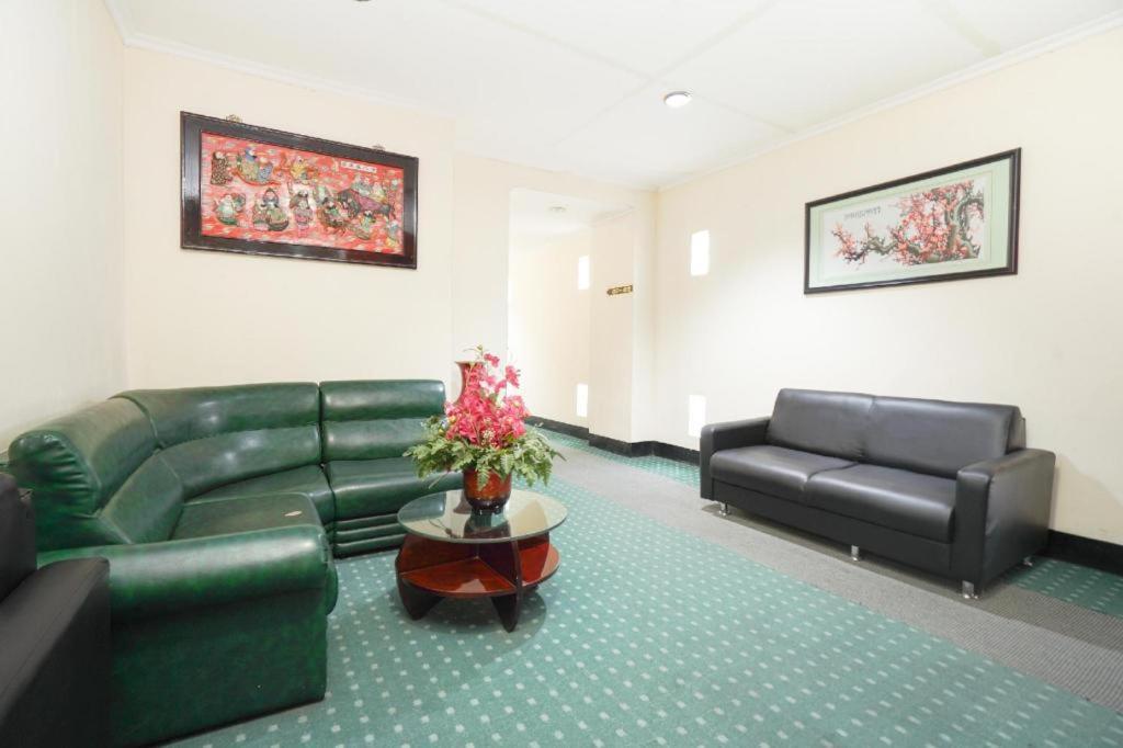 New Grand Park Hotel Surabaya Dış mekan fotoğraf