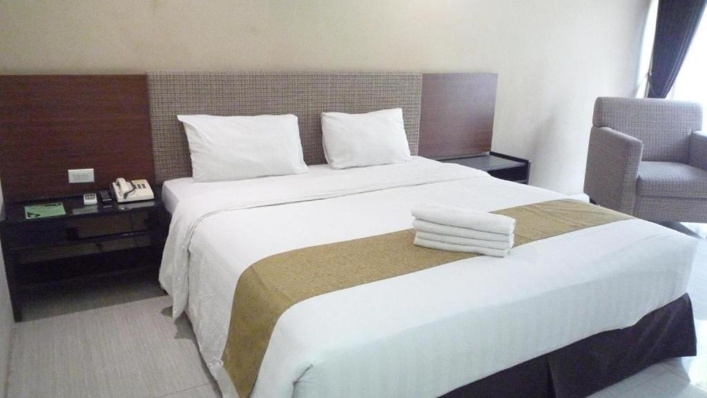 New Grand Park Hotel Surabaya Dış mekan fotoğraf