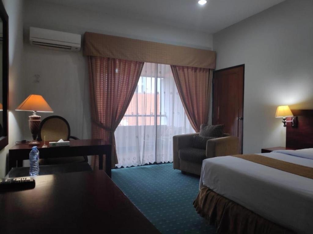 New Grand Park Hotel Surabaya Dış mekan fotoğraf