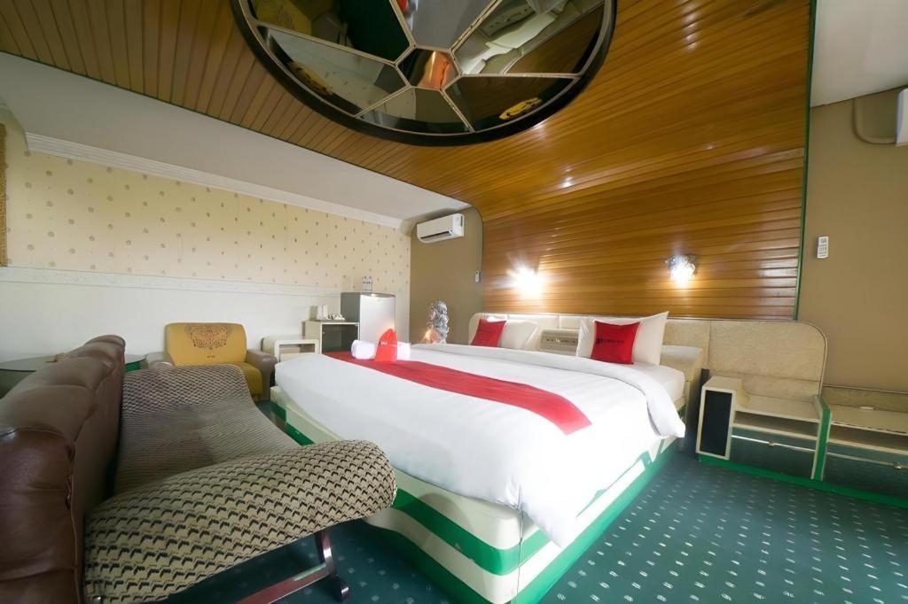 New Grand Park Hotel Surabaya Dış mekan fotoğraf