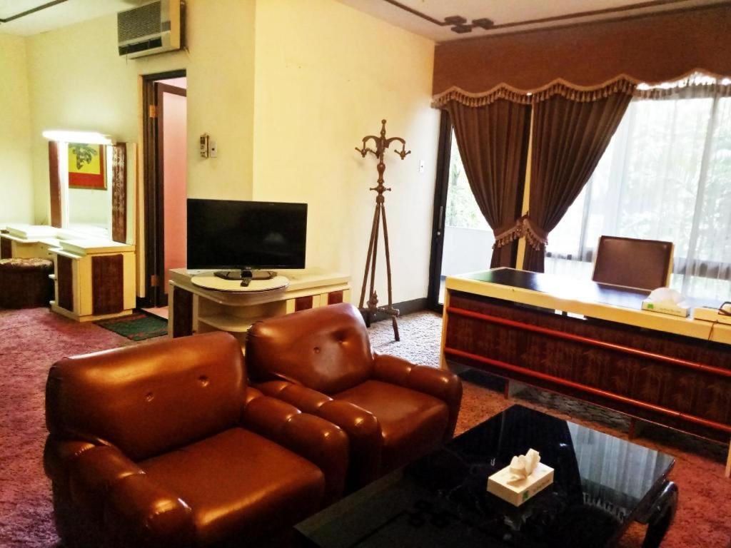 New Grand Park Hotel Surabaya Dış mekan fotoğraf