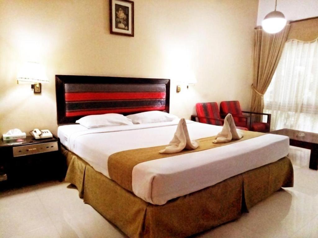 New Grand Park Hotel Surabaya Dış mekan fotoğraf