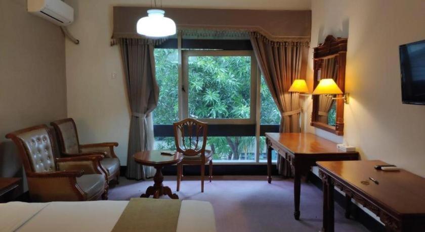 New Grand Park Hotel Surabaya Dış mekan fotoğraf