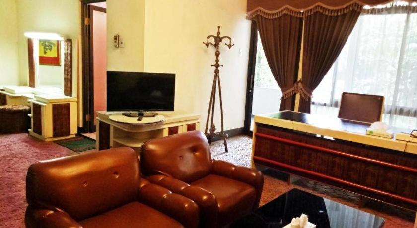 New Grand Park Hotel Surabaya Dış mekan fotoğraf