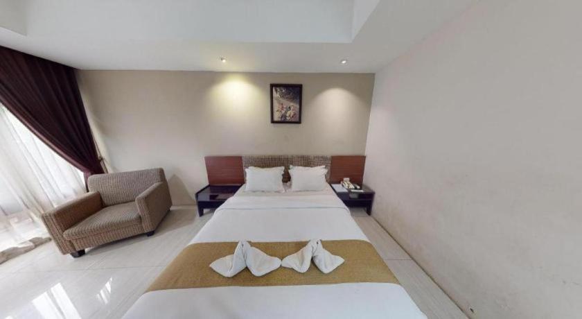 New Grand Park Hotel Surabaya Dış mekan fotoğraf